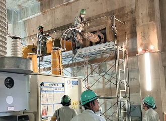 発変電グループ実務風景写真02