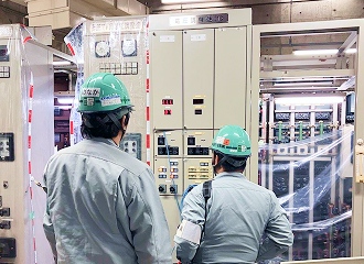 発変電グループ実務風景写真03