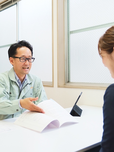 管理営業部の仕事の様子